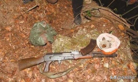 趣事小推车：揭秘极端背后的悲情：一起出轨事件引发的复仇悲剧

一：事件背景概述及人物关系梳理

本事件起源于云南腾冲一名货车司机邵宗其的妻子出轨三个男人，引发一系列冲突和矛盾。邵宗其因此产生强烈的复仇心理，希望通过极端手段解决问题。人物关系复杂，涉及到出轨、报复等敏感话题。

二：邵宗其提出荒唐要求的动机和心态分析

邵宗其提出让三个男人的妻子陪他跑车一个月的要求，反映了他内心的不平衡和愤怒。他希...