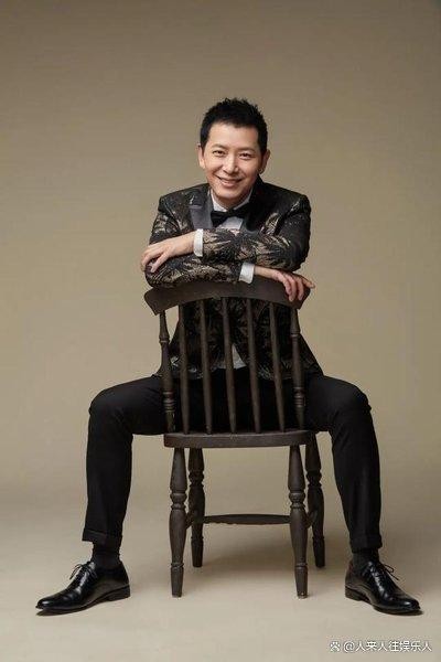 56 岁戴军近况曝光！不结婚不生子，淡出综艺圈独居泰国，偶尔与好友李静出游跑步，状态自在又惬意