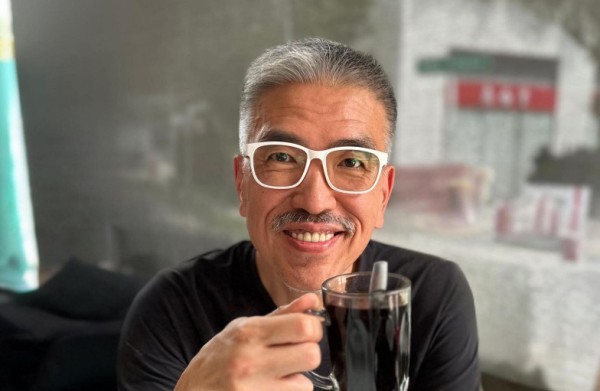 62岁资深音乐人屠颖早上发文、傍晚因跑步出意外猝逝，曾捧红王菲