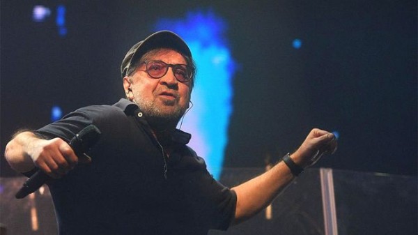 资深俄罗斯摇滚明星因台上批评战争而被罚款