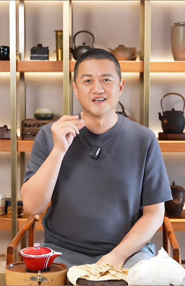 李亚鹏过元宵节，送给妈妈的礼物，没花钱却暖化了母亲和网友的心