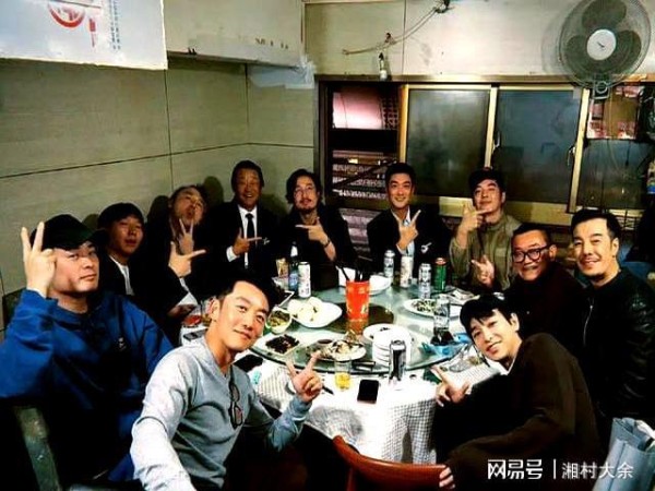 郑恺陈赫聚餐破不和传闻,彭昱畅现身太意外,合照两次P图引热议