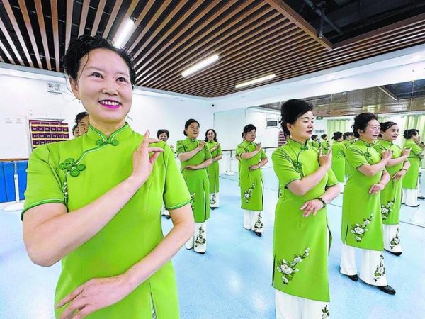 旗袍衬岁月，走秀绽芳华