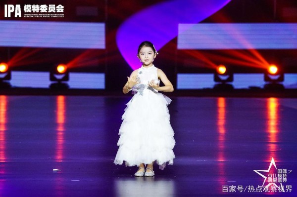 国际少儿模特明星盛典 “南海少年”贾博雅 尽情高歌《雅兰姑娘》