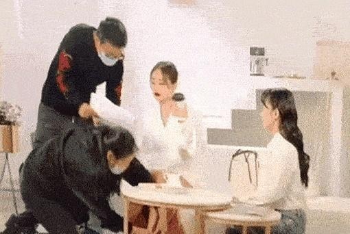 揭秘明星助理真实日常：光鲜背后的辛酸与挑战