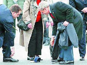 布什私人助理生活揭密：职位不高角色关键(图)