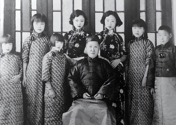 溥仪妹妹嫁平民后代成大明星！关晓彤那英竟是清朝皇室后裔