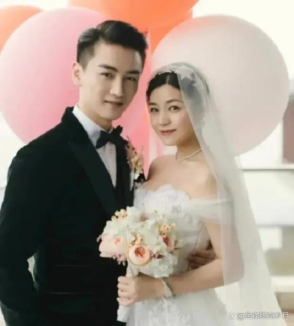 凌晨两点半发微博，憔悴照成精神崩溃代名词？明星疲惫被扯离婚谈人生大坎，网友评论泼冷水憋屈又好笑