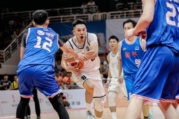 场均30分，4次MVP，场上他是“得分王”，学生眼里他是“大明星”