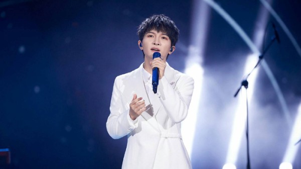 多元舞台：融合歌舞、喜剧、魔术等表演形式，如TF_ING组合首登湖南晚会，周深压轴献唱。