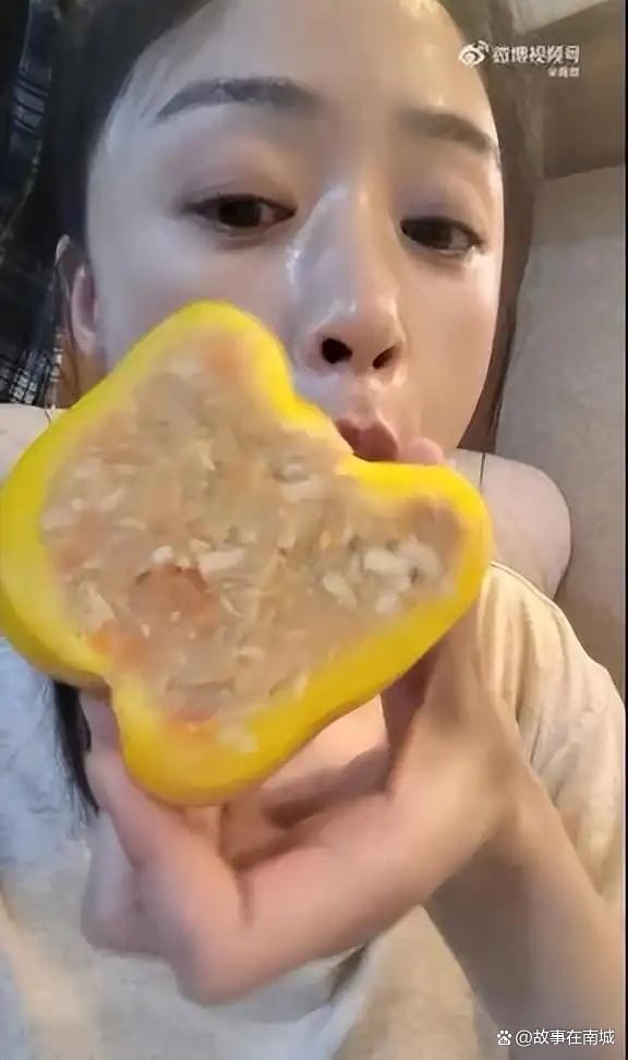 蒋欣吃关晓彤同款“彩椒碗”出圈