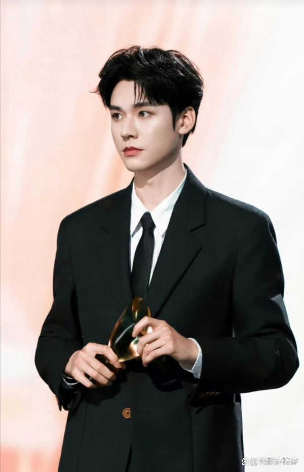 内娱武侠全明星团建！《凤舞九天》超40人阵容，揭开古龙江湖新篇章