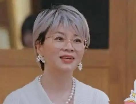 震惊！黄灿灿谈面试黑幕，杨晓培否认，娱乐圈又起罗生门？