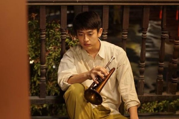 演员王天辰晒“跳板背景板” 十年磨一剑终上桌