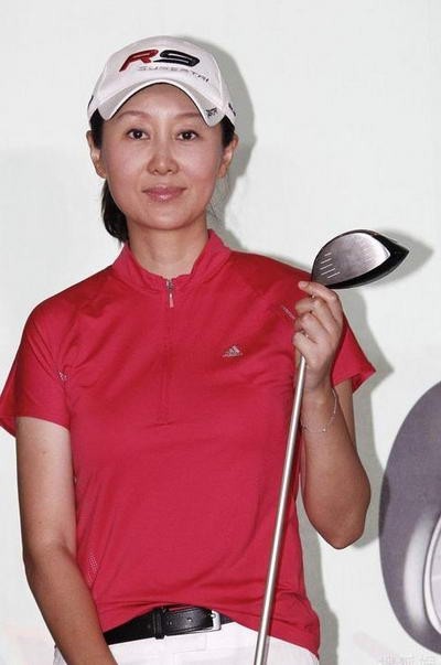 曾经的歌坛巨星，今孙楠近照面容沧桑，尽显老态，在婚后家庭和谐