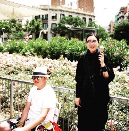 曾经的歌坛巨星，今孙楠近照面容沧桑，尽显老态，在婚后家庭和谐