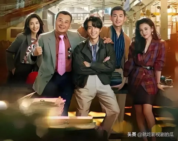 莲283868341：这段时间每天都在看央视一套黄金档的电视剧《淬火年代》，这个电视剧很好看，其中演员各个演技不错，是一个值得一看的电视剧。
其中发现青年演员王影璐，和年轻时的香港名星冯宝宝长的有百分之七十的相似度。无论脸型眼神，还有鼻子都像，我以前没见过这个演员，查了一下，她2000年8月出生，四川人，毕业北京电影学院，演网剧出道。
难怪，我从不看网剧，因为那是年轻人喜欢的剧，我们上了年龄的人，...