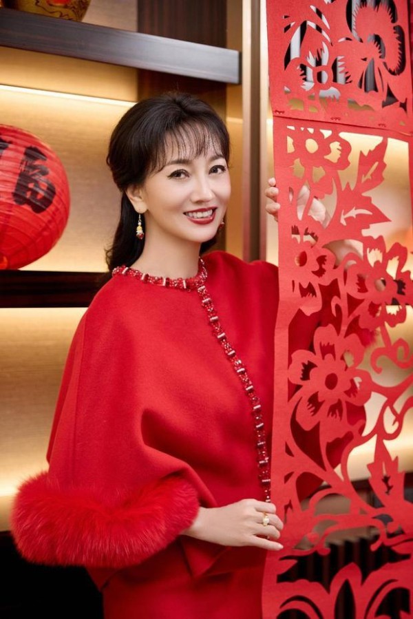 72岁赵雅芝简直就是“不老女神”,状态超好!