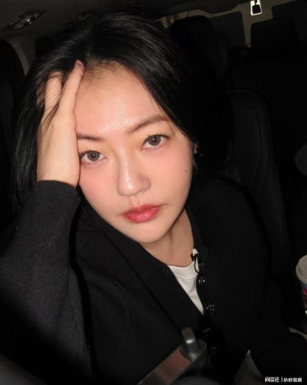 小S久违晒自拍美照，容光焕发状态超好，复工后积极营业