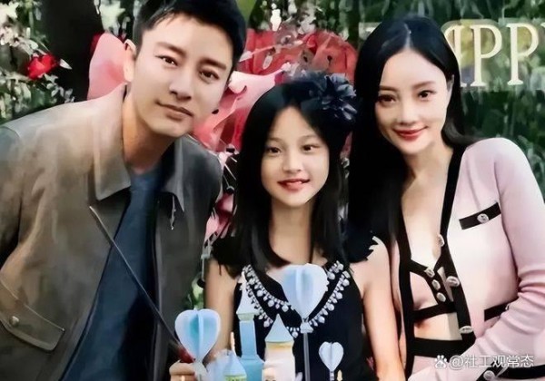 李小璐贾乃亮复婚传闻刷屏：别再用“圆满”，绑架别人的人生