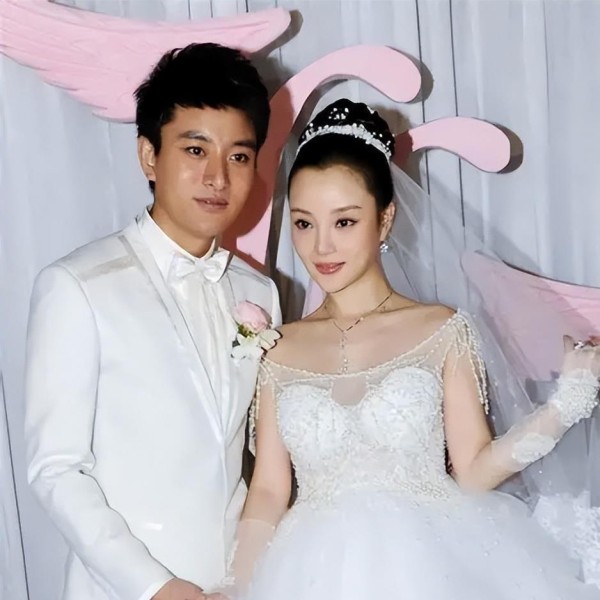 李小璐贾乃亮复婚真相曝光！甜馨一句话冷静终结谣言，伊能静说对了