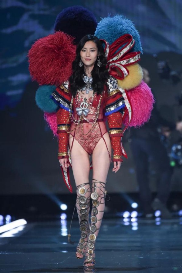 “时尚女魔头”刘雯：多个品牌代言人的身份，收入实在太夸张！