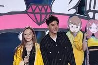 贾乃亮全家出游 被猜与李小璐复合