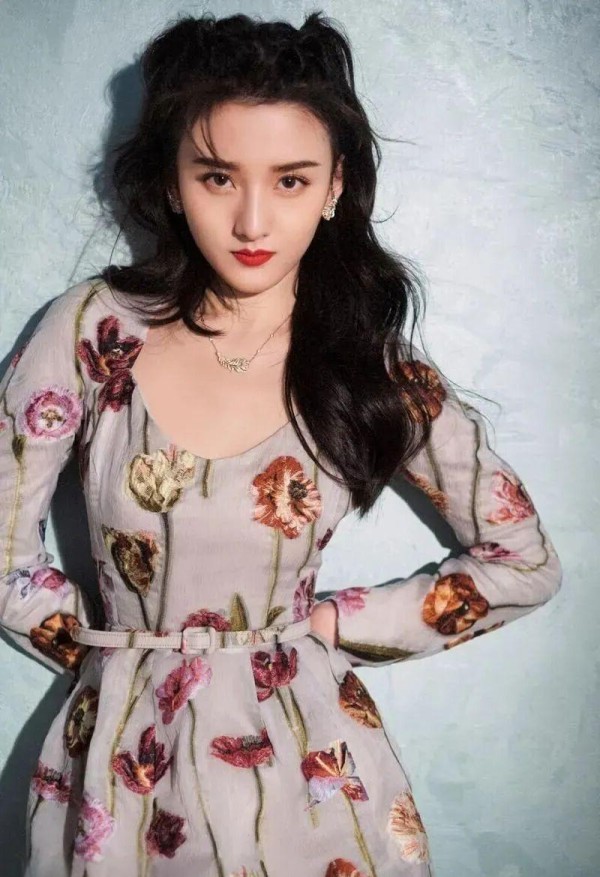 宋祖儿留学经历与照片风波：公众对明星私生活的复杂关注