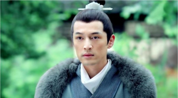 为什么有的人能成为明星？看他们与同学的合照，你就知道了！