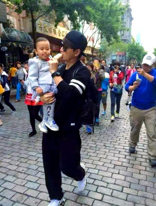 哈尔滨明星聚会：音乐与实力派的璀璨光环