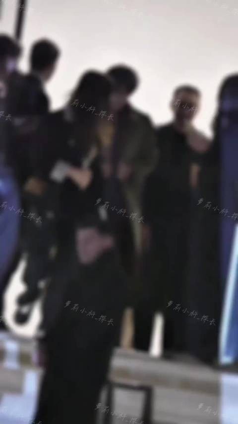 哥哥请多穿风衣 太好梦了 感觉天上都在飘雪花