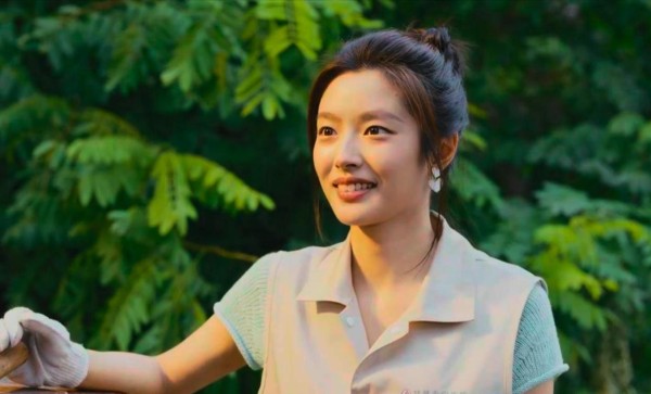 凭实力圈粉！《岁月有情时》26 岁女星搭档张凌赫再搭黄景瑜，成观众心中最佳男神搭档