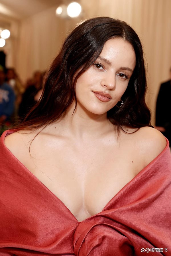 Rosalía的精神谱系：她在《Lux》中引用的所有声音