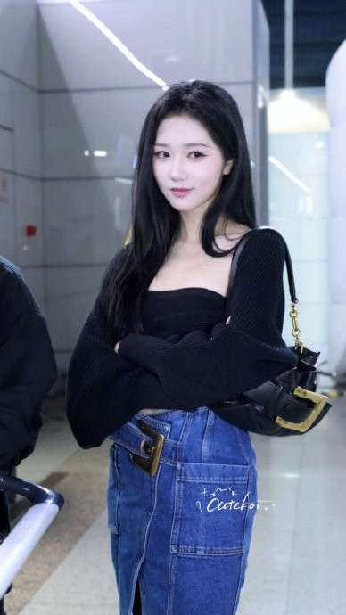 岳雨婷去巴黎 带戏服