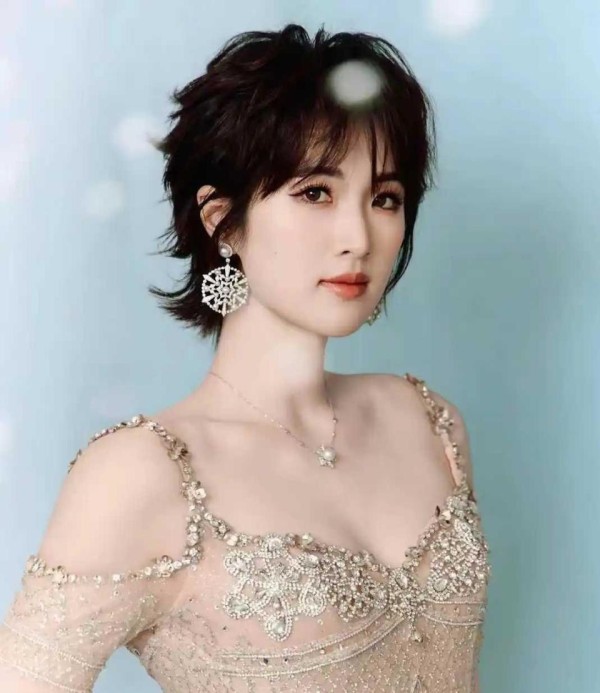 姚安娜生图刷屏网络，网红滤镜失灵了？她没瘦成竹竿却更受欢迎！