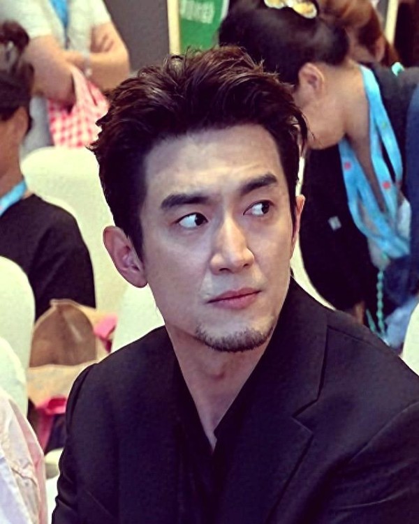 林更新形象大变：突破自我与现实挑战