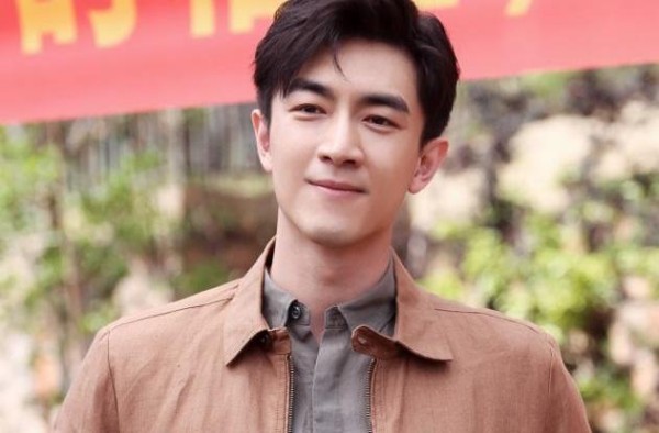 林更新为新戏苦练身材，当看到照片后，帅呆了