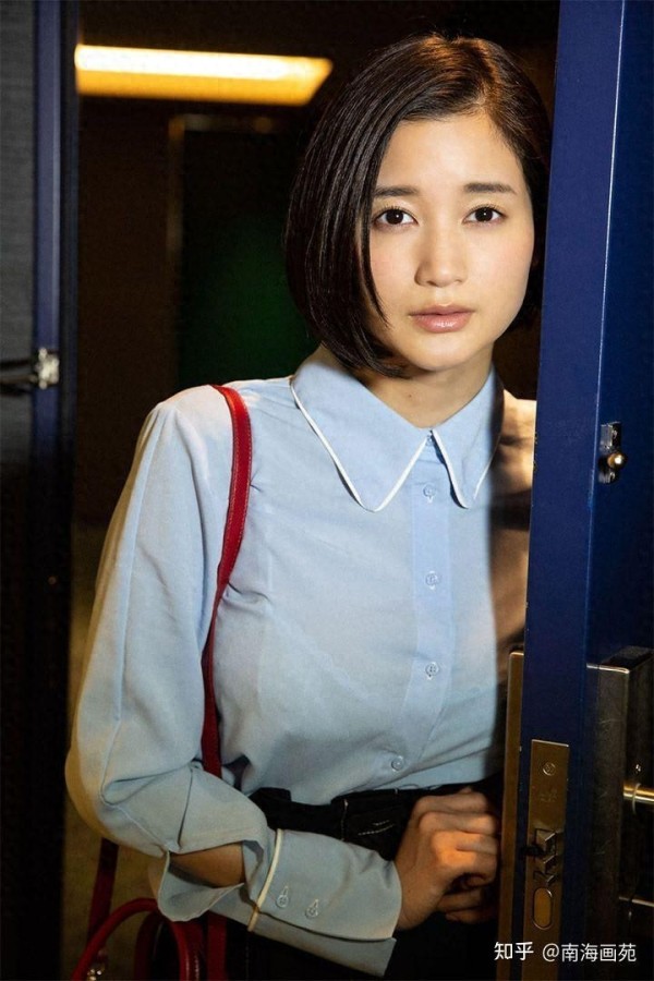 出口亚梨沙，日本娱乐圈的璀璨明星，她的才华让人惊叹！