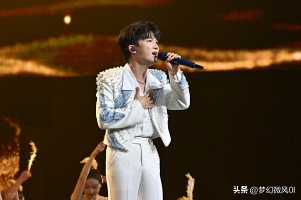 周深独特的演唱实力解析:为何他被誉为“天选之声”?