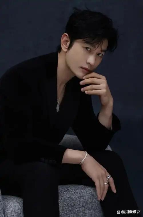 深挖黄晓明独爱网红脸的缘由！细细研究后察觉内情不简单，明星与网红合作增多，本质是流量与生意的驱动