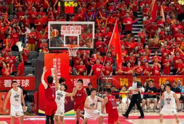 山区少年在CBA全明星周末和偶像打球 新生代闪耀赛场