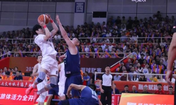 山区少年在CBA全明星周末和偶像打球 新生代闪耀赛场