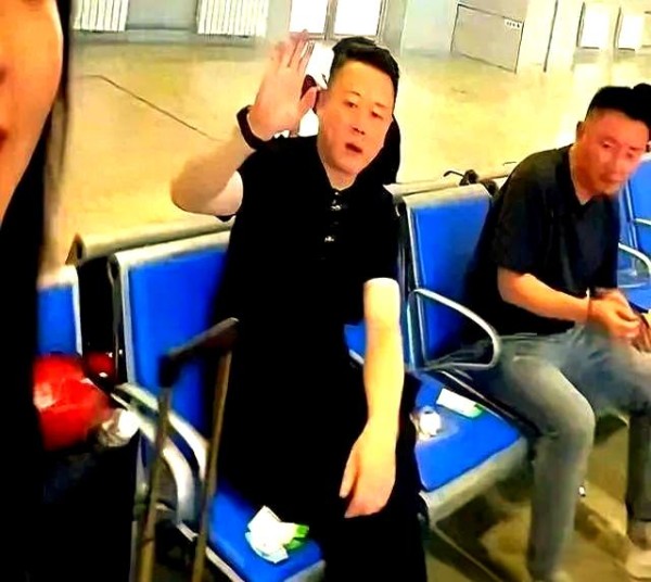 明星家庭的表象与真实：隐私与孤独的博弈