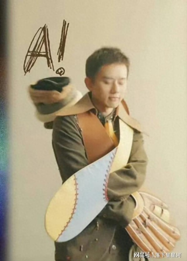 张杰芭莎男士大片翻车：唱功有多稳，造型就有多土