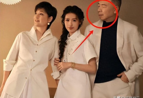 徐帆回应离婚7个月后，67岁冯小刚再惹争议，养女徐朵成导火索！