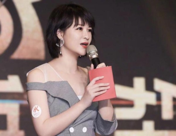 喜剧女星与京圈争斗：传闻、奖项争夺与抄袭风波