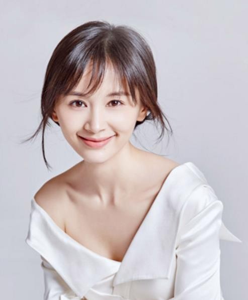 王子文终于公开自己的真实身高，看到照片，网友：耐人寻味！