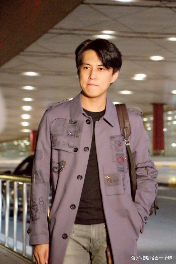 星二代都爱进娱乐圈？靳东李佳藏娃藏得严，连正面照都不给看