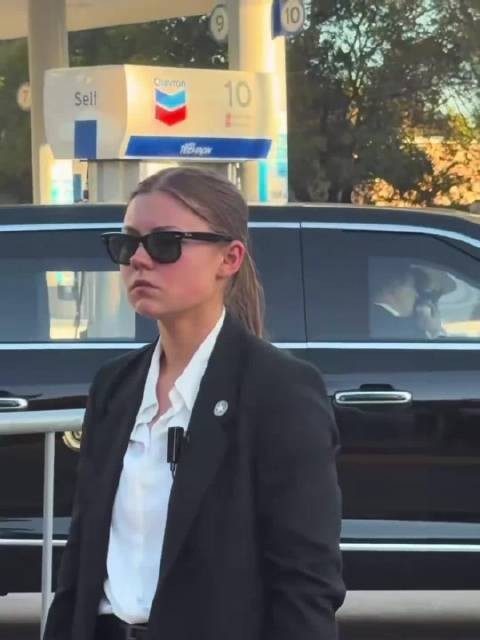 特朗普的女特勤局保镖在网上走红，有些人认为她与格蕾塔·通贝里长得很像