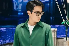 男明星也爱穿“连体装”：杨洋雅痞，任嘉伦可爱，看到肖战太惊艳图片